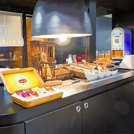 Kyriad Direct Lille Nord - Roubaix Hotell Exteriör bild